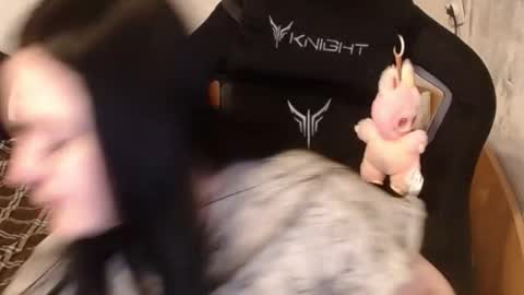 your_8a8y online show from November 10, 2025, 8:46 am