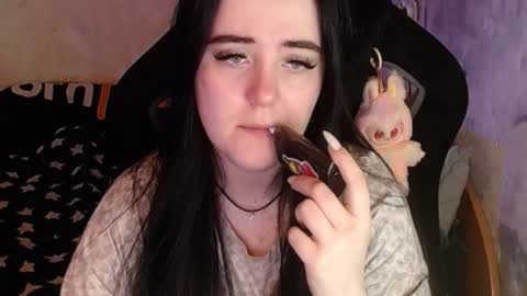 your_8a8y online show from December 22, 2025, 2:41 am