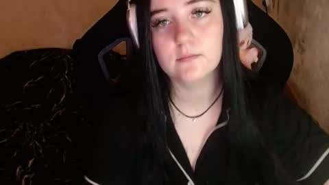 your_8a8y online show from January 13, 2026, 4:18 am