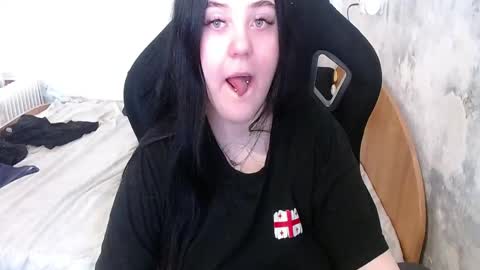 your_8a8y online show from April 23, 2026, 4:57 am