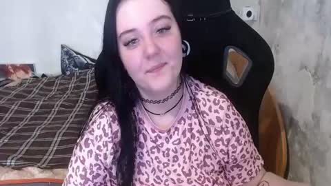 Snapshot of your_8a8y chatting on June 21, 2026, 4:04 am your_8a8y online show from June 21, 2026, 4:04 am