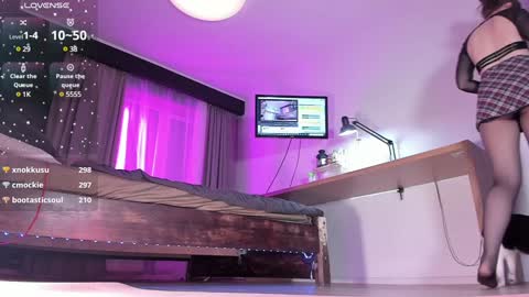 Snapshot of your_bunny chatting on December 6, 2024, 11:36 pm Bunny online show from December 6, 2024, 11:36 pm