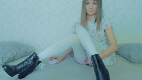 Lily online show from February 9, 2025, 8:11 am