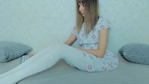 Lily online show from February 28, 2025, 1:36 pm