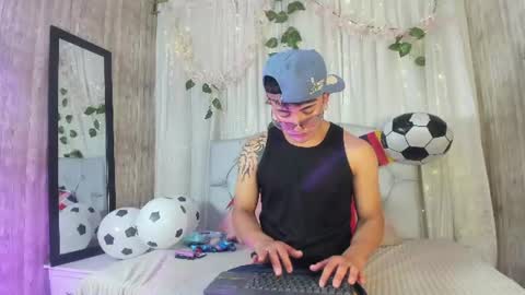 Snapshot of your_kitty_boy chatting on June 25, 2026, 8:35 pm your_kitty_boy online show from June 25, 2026, 8:35 pm