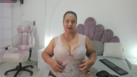 your_lady_milf online show from February 4, 2025, 3:47 pm