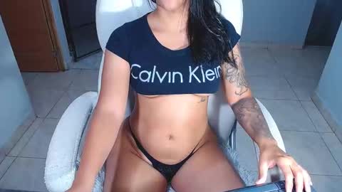 your_latin_girl online show from September 19, 2025, 11:16 pm
