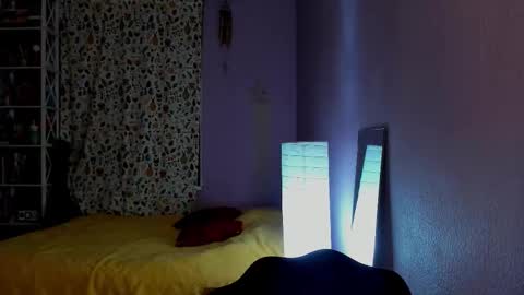 Leslie online show from November 18, 2025, 10:14 pm