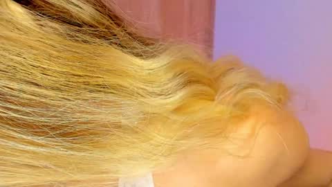 your_little_ online show from December 13, 2024, 2:49 pm