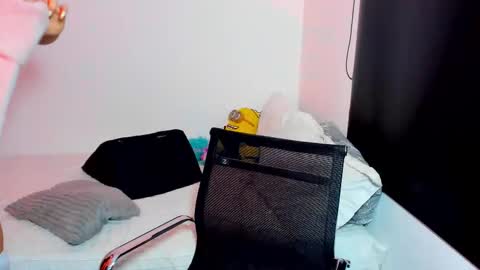 your_little_ online show from September 25, 2025, 9:57 am