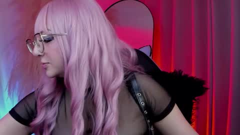 Cami independent model online show from September 18, 2025, 7:32 am