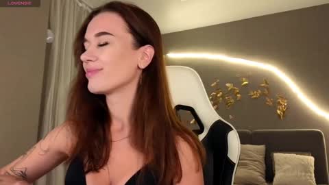 Jessica Loyd online show from November 27, 2025, 2:13 am