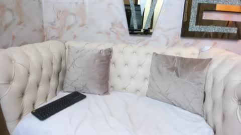 Evelin  online show from November 6, 2025, 8:10 pm