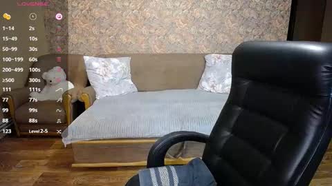 Lily online show from November 16, 2025, 5:40 pm