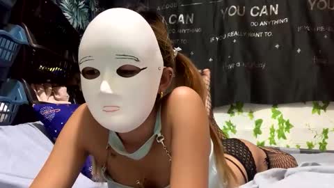 sexylady online show from April 6, 2026, 4:52 pm