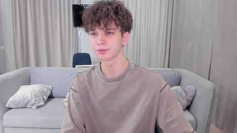 your_shy_guy online show from January 9, 2025, 8:33 pm