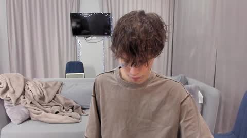 your_shy_guy online show from January 10, 2025, 8:04 pm