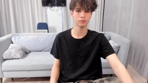 your_shy_guy online show from January 19, 2025, 8:41 pm