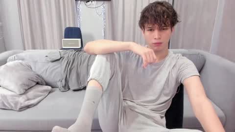 your_shy_guy online show from January 24, 2025, 6:57 am