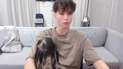 your_shy_guy online show from February 6, 2025, 5:09 pm