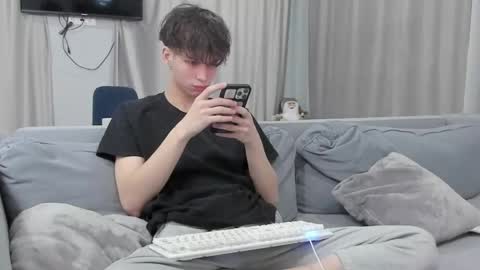 your_shy_guy online show from February 18, 2025, 6:37 pm