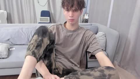 your_shy_guy online show from February 24, 2025, 2:15 pm