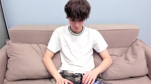 your_shy_guy online show from February 11, 2026, 6:24 pm