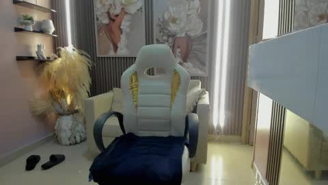 Snapshot of your_sissytrans chatting on May 6, 2026, 11:32 pm NATASHA online show from May 6, 2026, 11:32 pm