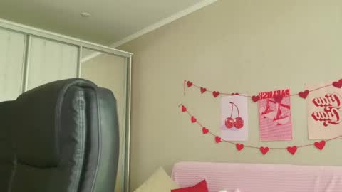 Snapshot of your_tender_doll chatting on May 19, 2026, 11:27 am Alice online show from May 19, 2026, 11:27 am