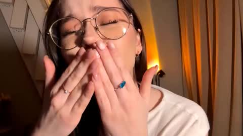 Elsa online show from March 1, 2026, 4:42 pm