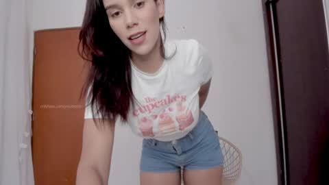 Snapshot of yourbonie chatting on December 28, 2024, 2:32 pm insta yourboniee online show from December 28, 2024, 2:32 pm