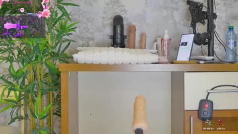 Anna online show from October 14, 2025, 7:14 pm