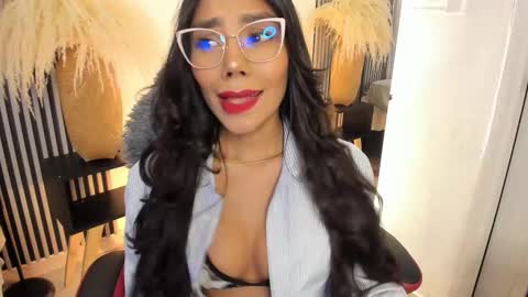 Selena online show from February 27, 2025, 6:07 am