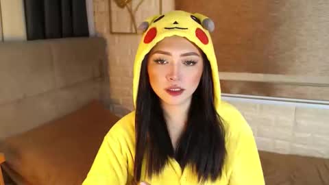 JEN  online show from September 9, 2025, 11:54 am