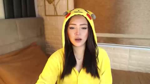 JEN  online show from September 11, 2025, 11:32 am