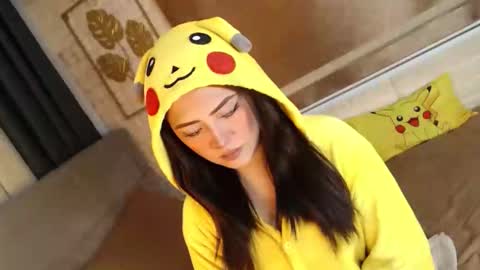 JEN  online show from October 6, 2025, 8:23 am