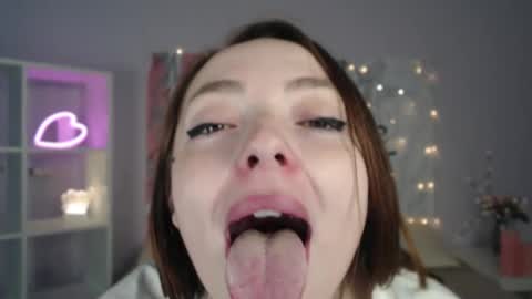 yourdreamcristal online show from February 24, 2025, 10:48 am