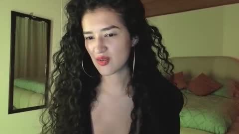 Snapshot of yourdreamgirl2025 chatting on May 7, 2026, 11:54 pm yourdreamgirl2025 online show from May 7, 2026, 11:54 pm
