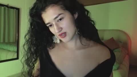 Snapshot of yourdreamgirl2025 chatting on May 9, 2026, 12:16 am yourdreamgirl2025 online show from May 9, 2026, 12:16 am