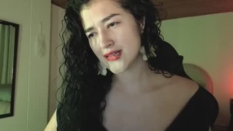Snapshot of yourdreamgirl2025 chatting on May 14, 2026, 11:33 pm yourdreamgirl2025 online show from May 14, 2026, 11:33 pm