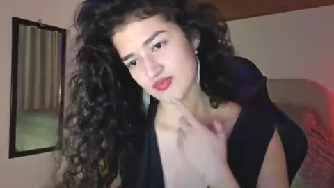 Snapshot of yourdreamgirl2025 chatting on May 27, 2026, 12:29 am yourdreamgirl2025 online show from May 27, 2026, 12:29 am