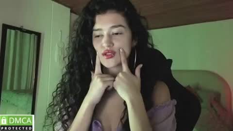 Snapshot of yourdreamgirl2025 chatting on June 17, 2026, 12:02 am yourdreamgirl2025 online show from June 17, 2026, 12:02 am