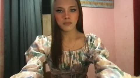 Snapshot of yourehot_princess chatting on June 12, 2026, 11:31 am yourehot_princess online show from June 12, 2026, 11:31 am