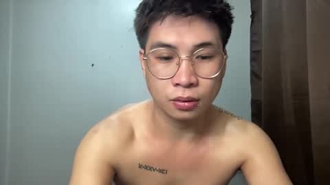 yourfantasyyy_ online show from March 7, 2025, 9:29 am