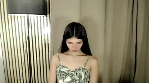 Vivian online show from December 15, 2025, 7:18 pm