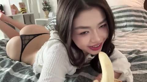 yourlittlesunrise_ online show from February 15, 2026, 7:51 am