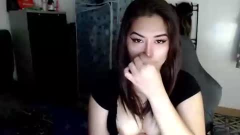 tifanny online show from October 8, 2025, 4:54 am