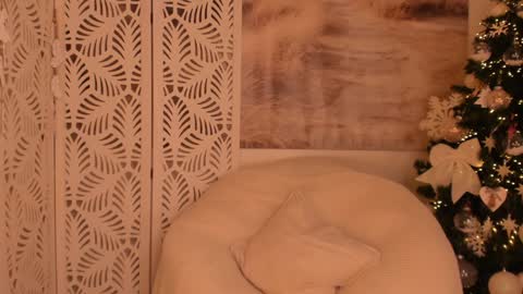 Sarah online show from December 12, 2024, 10:52 pm