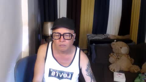 yournaughty_johnsmith online show from June 2, 2026, 5:42 am