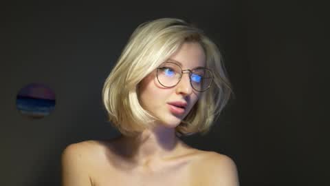 Eva online show from January 17, 2025, 2:39 am